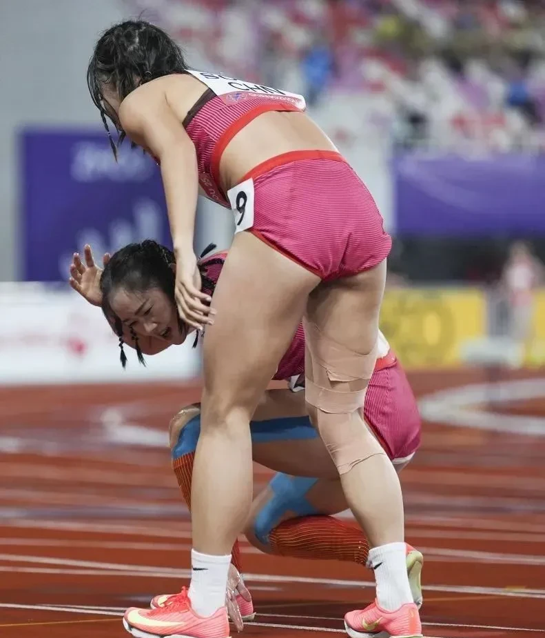 田径明星选手受伤退赛,引发热议 田径明星选手受伤退赛,引发热议