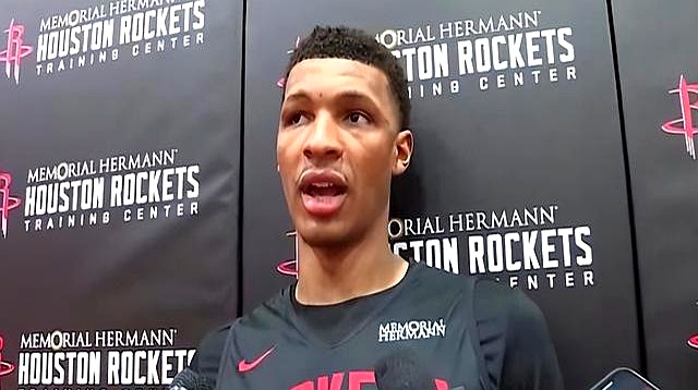 火箭外线射手精准命中关键三分，助球队逆转比分