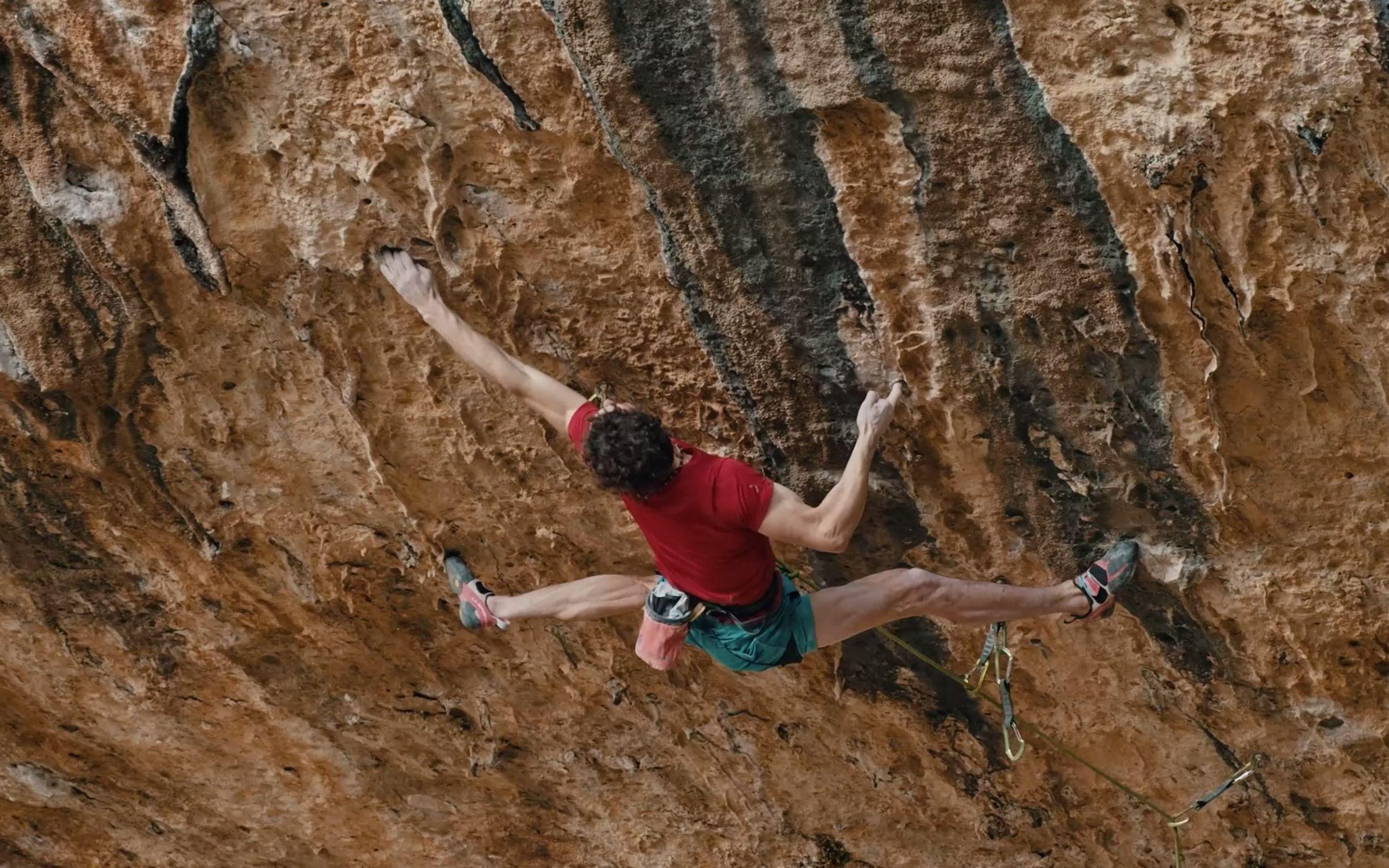 美国NBA球员在国外比赛中攀登高峰