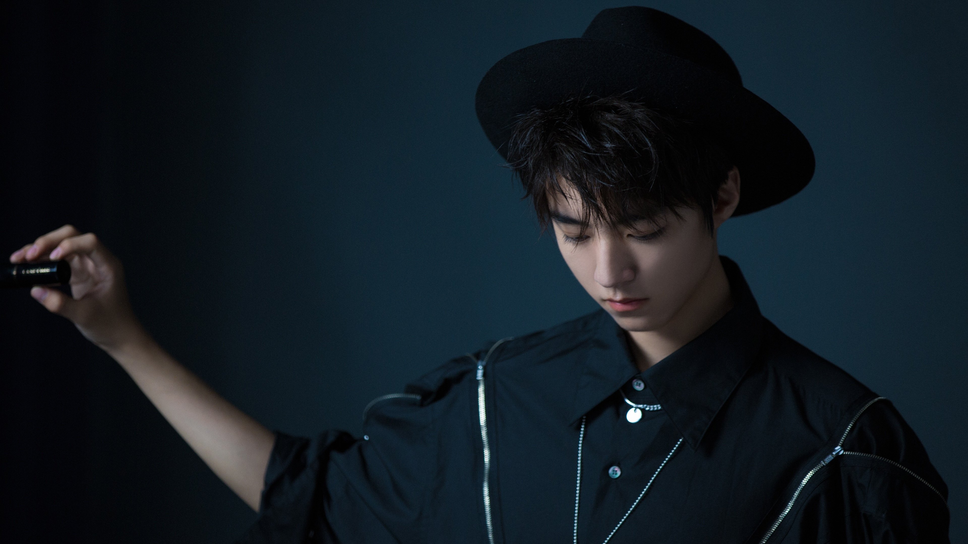 皮克一锤定音破悬念，南非与几内亚血拼到底—体育赛场上的两种对决魅力