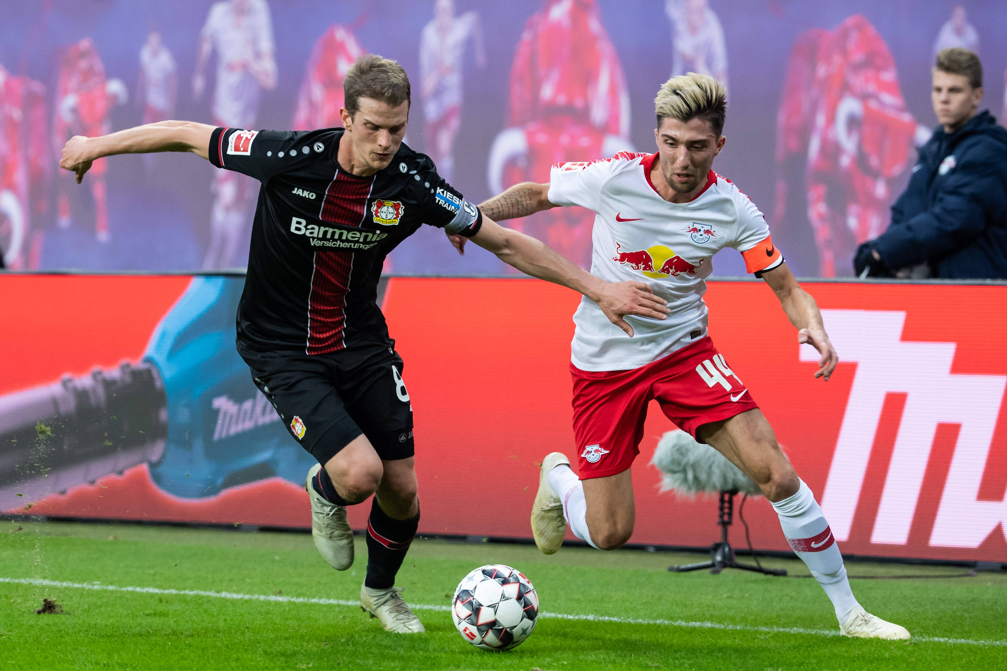 澳大利亚险胜勒沃库森，特奥在世界排名争夺战接管比赛