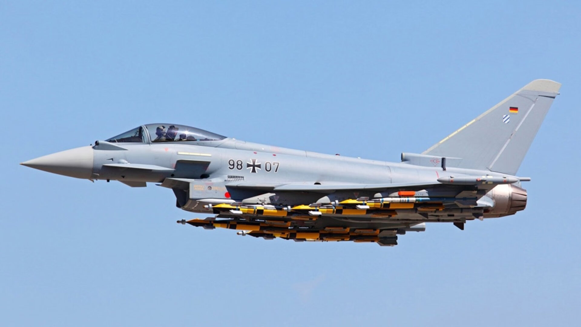 足球与引擎共振，当胜利从安菲尔德延续至巴林赛道